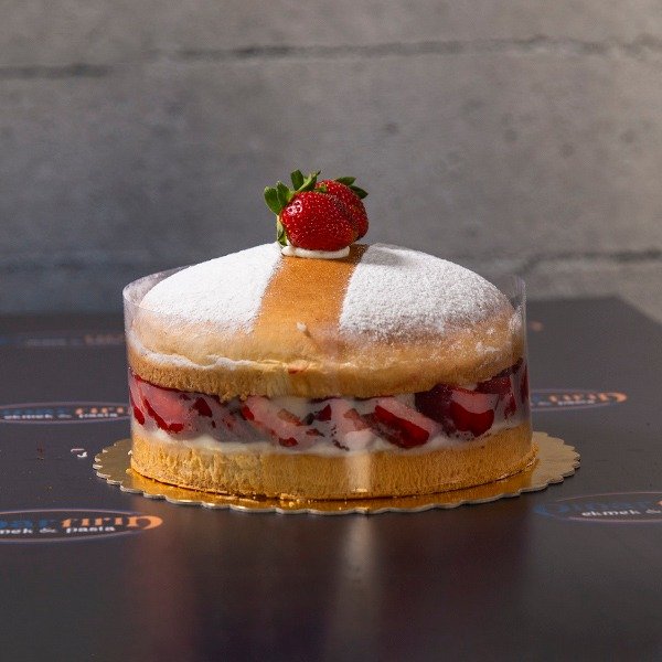 Çilekli Alman Pasta