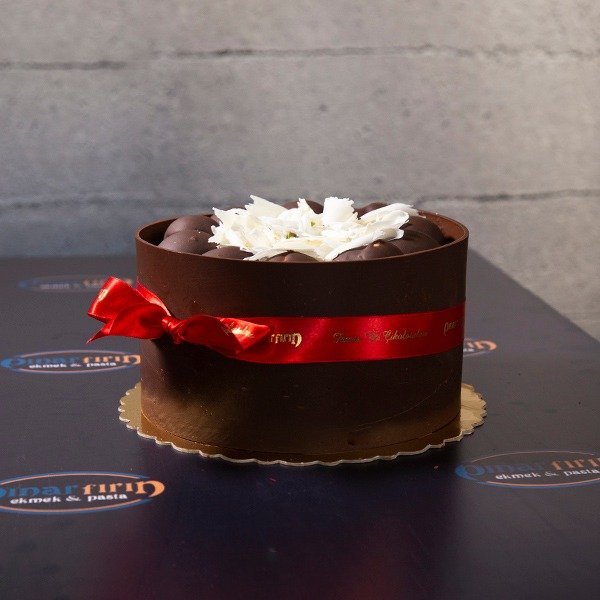 Profiterollü-Fıstıklı Pasta