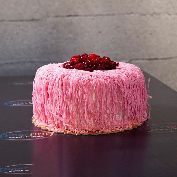 Saçaklı Frambuazlı Pasta